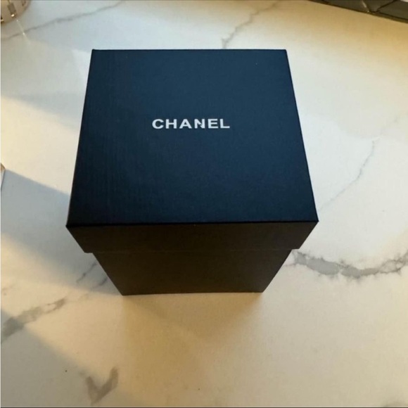 Chanel Snowglobe - Picture 2 of 5